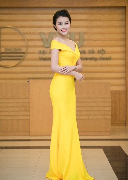 Top 5 HHVN Thanh Tu xinh dep di lam giam khao-Hinh-2